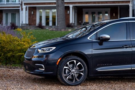 Chrysler Pacifica Debuts With Fresh Looks Awd New U Connect And