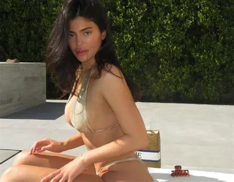 Kylie Jenner comparte sensuales imágenes en bikini pero No