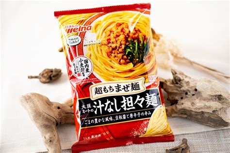 日清製粉ウェルナ『smart Table 超もちまぜ麺 大豆ミートの汁なし担々麺』は煎りごまの香ばしさとねりごまの濃厚なコクを感じられる、本格