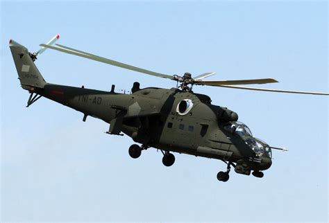 DEFENSE STUDIES: Agustus 2017