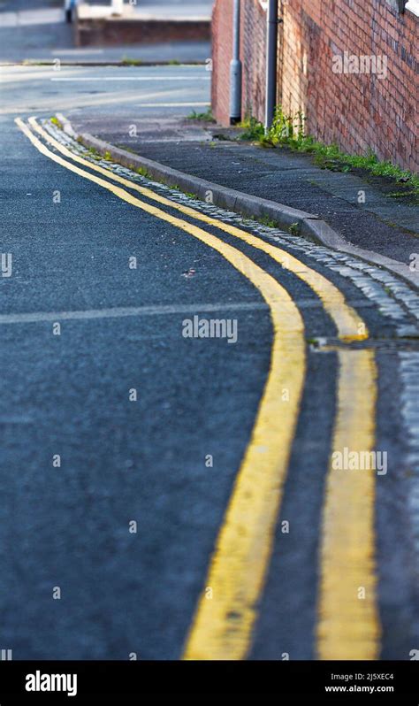 double yellow lines parking restriction Stock Photo - Alamy