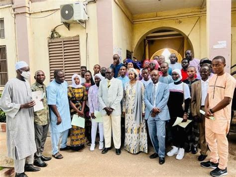 Mali ÉDUCATION Les premiers nationaux au BAC reçus par la Ministre