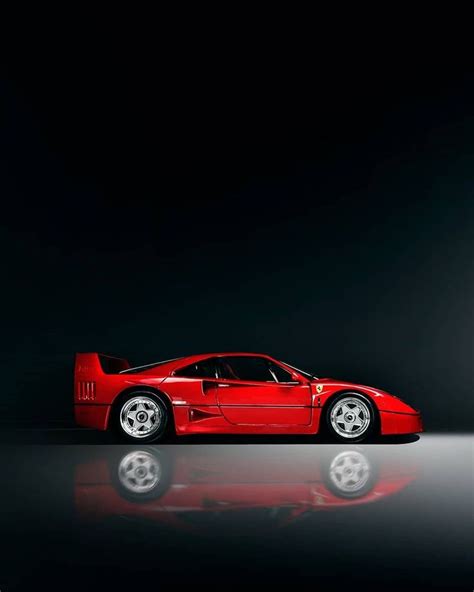 Side View Perfection: Ferrari F40