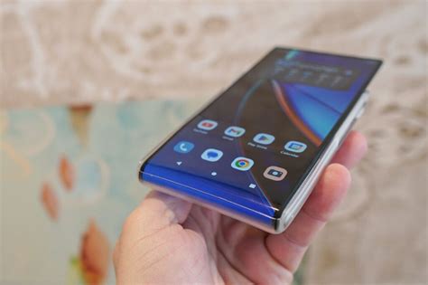 Telefon Konsep Motorola Rizr Dipamerkan Hadir Dengan Skrin Boleh