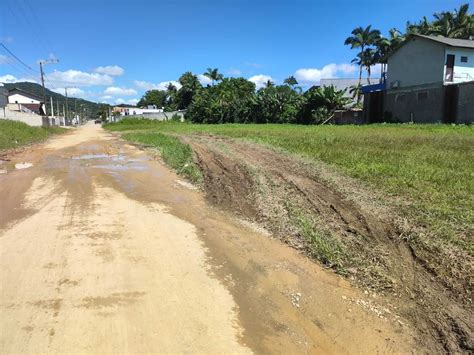 Moradores do bairro Nossa Senhora de Fátima pedem manutenção paliativa