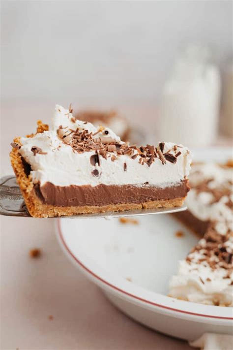 Easy Chocolate Pudding Pie With Graham Cracker Crust Alpine Ella