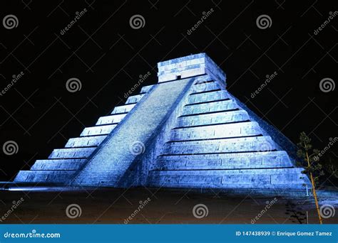 Chichen Itza At Night Stock Image Image Of Itza Kukulcan 147438939