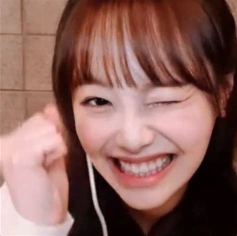 Loonaੈ ‧₊ Chuu Loona Girl 1 Girl