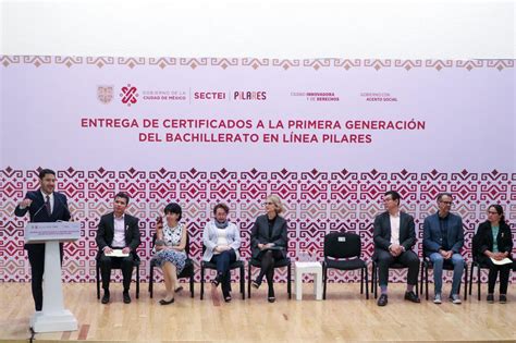 Entrega Mart Batres Certificados A Primera Generaci N Del Bachillerato