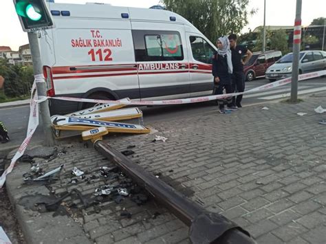 Hasta taşıyan ambulans ile otomobil çarpıştı 3 sağlık çalışanı hafif