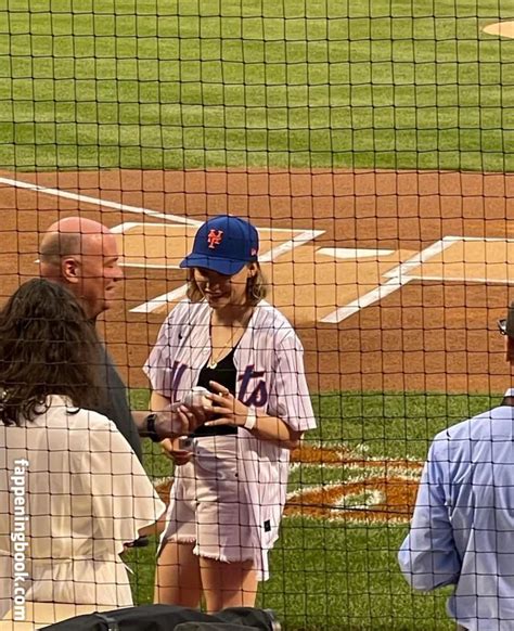 Chloë Grace Moretz chloegmoretz Nude The Fappening Photo FappeningBook