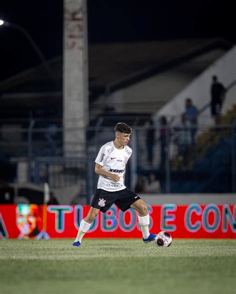 Corinthians acerta renovação contratual de craque da Copinha