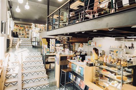 Редкие книги и правильный кофе: лучшие книжные места Киева