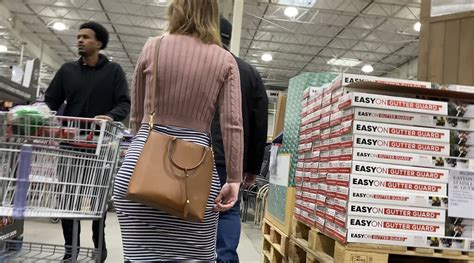 Blonde In Dress Is Loving The Attention Not Oc Spandex Leggings Yoga Pants Forum