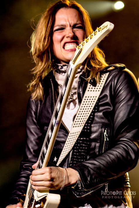 Alterbridgeiii Lzzy Hale Female Guitarist Halestorm