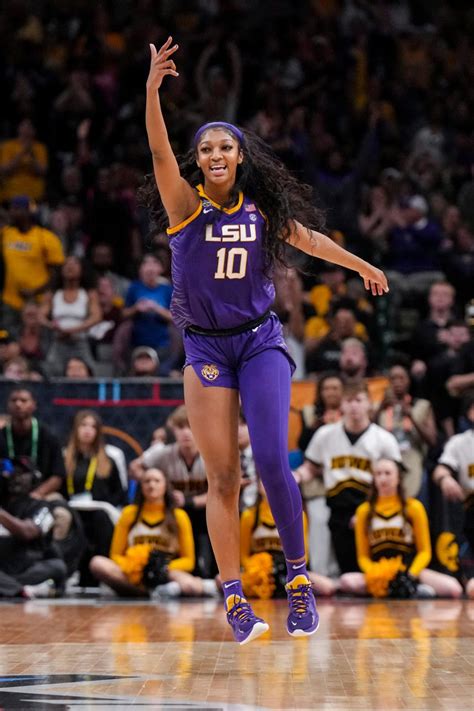 Mentorship Between LSU Star Angel Reese And LSU Legend Shaq One Of