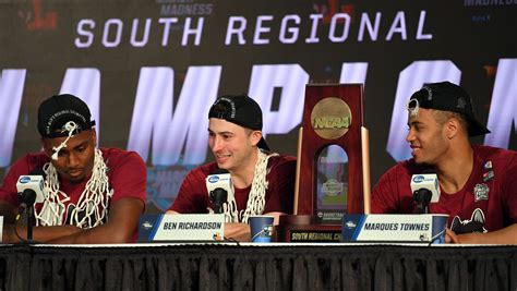 Loyola Chicago Amazing Stats Facts From Ramblers Ncaa Tournament Run