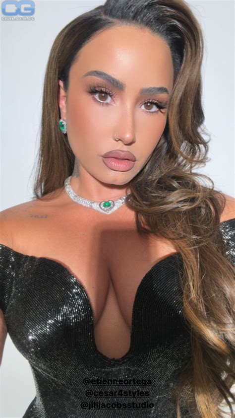 Demi Lovato Nude Pictures Photos Playboy Naked Topless Fappening