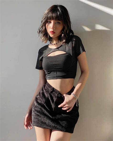 Thích style cool girl thì khó bỏ qua 6 local brand hot hit trên Shopee Toàn đồ nhìn cực
