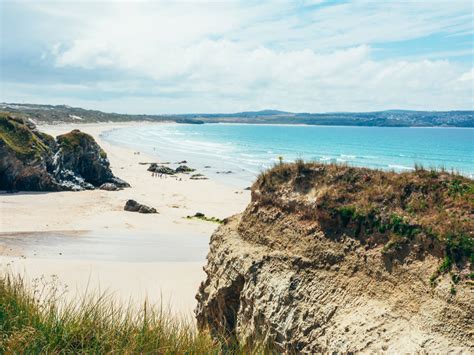 14 Best Beaches in Cornwall for Pretty Views and Clear Waters