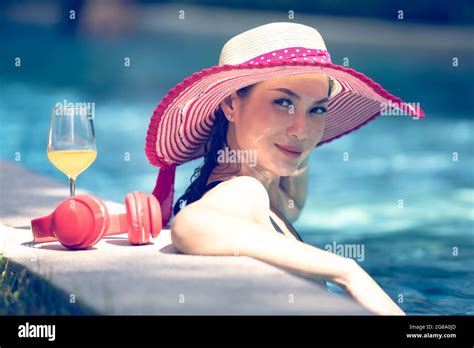 Schöne asiatische frau bikini Fotos und Bildmaterial in hoher