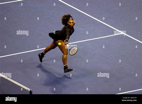 Serena Williams Ajla Tomljanovic Serena Williams Aktion Fotos Und