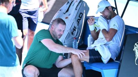 Novak Djokovic suffers injury scare, ends Australian Open practice early