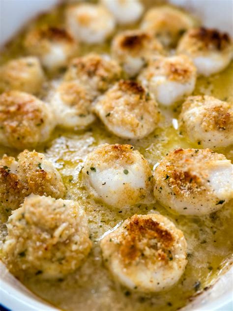 Baked Scallops in Lemon Butter Wine Sauce - Simple Seafood Recipes