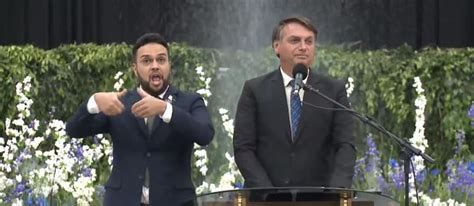 Bolsonaro promete indicar pastor para vaga de Marco Aurélio no STF