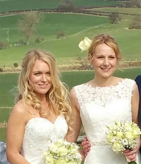 Pictured Emmerdale Actress Michelle Hardwick Marries Partner Rosie