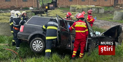 UPDATE Accident rutier mortal o șoferiță a intrat cu mașina într un