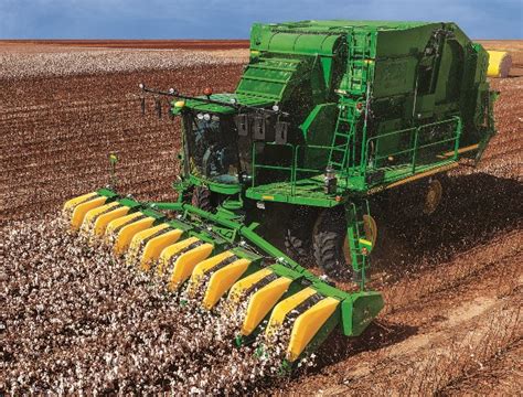 John Deere Introduces New Module Building Cs690 Cotton Stripper