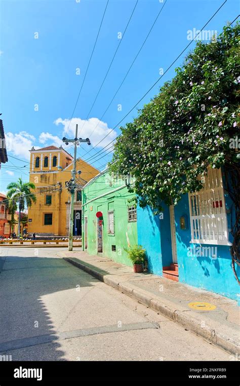 Colorful houses colombia hi-res stock photography and images - Alamy