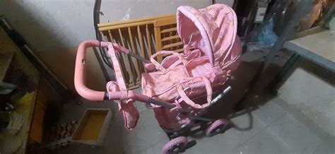 Детская игрушечная коляска.