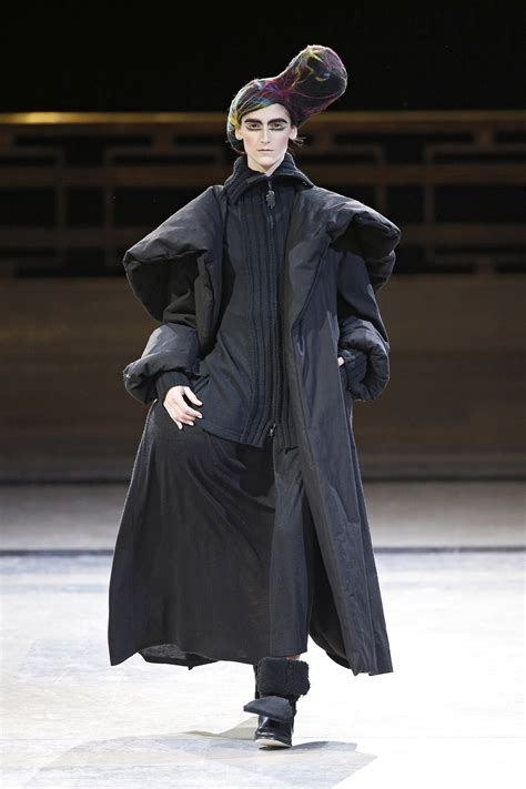 Yohji Yamamoto Ready To Wear Fashion Show Collection Fall Winter