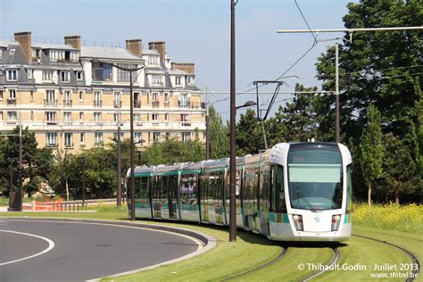 Tram Sur La Ligne T B Ratp Butte Du Chapeau Rouge Paris