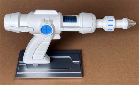 Captain Future Proton Blaster Fertig Modell Yellowzakk Spaceart