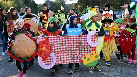 Tanto colore e tanta allegria è tornata la Sfilata di Carnevale delle