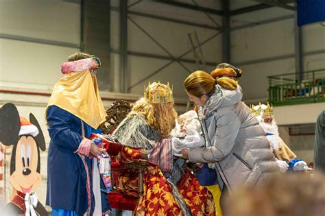 Los Reyes Magos Visitan La Residencia De Mayores Virgen De La Luz De