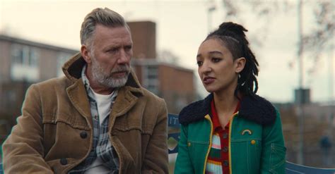 SEX EDUCATION Il Est Possible De Dormir Dans La Maison De Jakob Et Ola