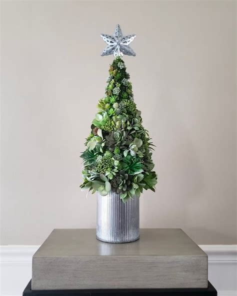 40 Best Small Christmas Tree Decorations - Ideas for Mini Christmas Trees