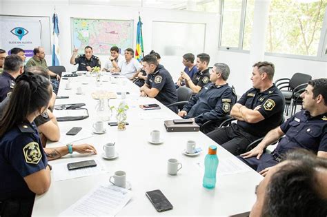 Funcionarios de Seguridad se reunieron con policías por los operativos