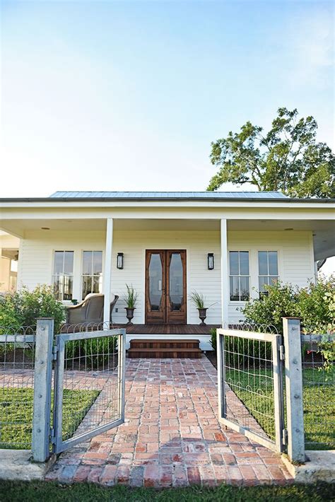 A Dreamy Escape in the Texas Countryside | Front courtyard, House exterior, Maine house