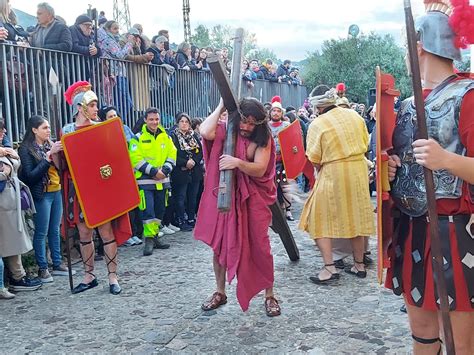 Oltre Figuranti Per Il Ritorno Della Via Crucis Vivente A Lipari