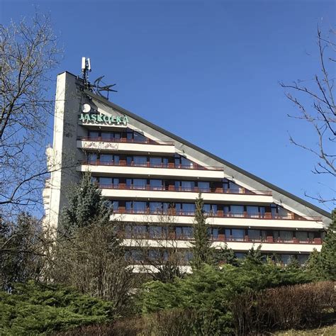 Ustro Zawodzie Sanatorium Piramidy I Wyj Tkowa Architektura Bry A