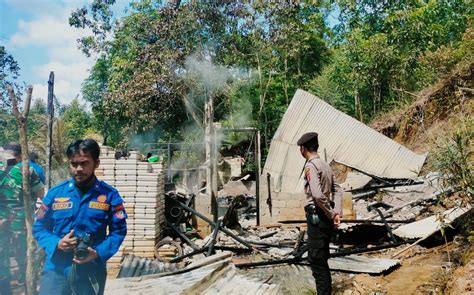 Ditinggal Pemiliknya Satu Rumah Di Jalan Gotong Royong Ludes Terbakar