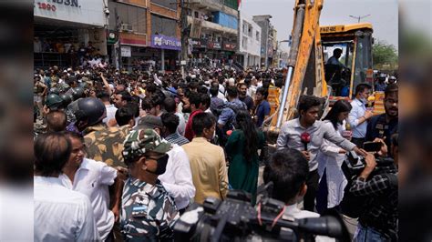 Protest Erupt Amid Shaheen Bagh Anti Encroachment Drive