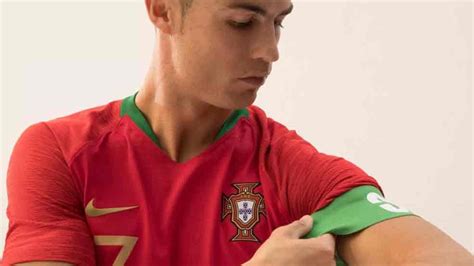 Cristiano Ronaldo Presenta La Camiseta De Portugal Para El Mundial