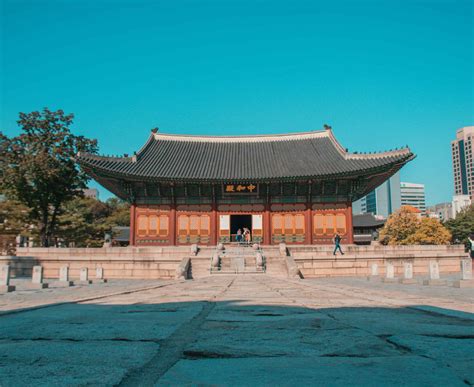 guide  deoksugung palace  smallest  seouls palaces
