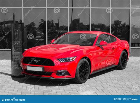 Czerwony Ford Mustang Shelby Gt350r Selekcyjny Koloru Odosobnienie